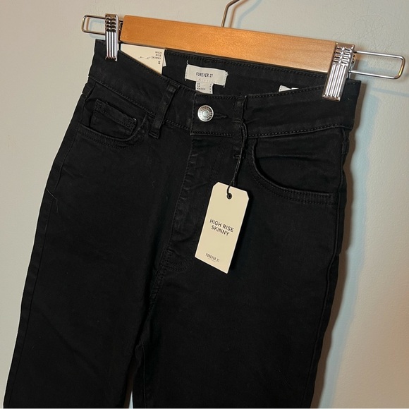 Forever21 High Rise Skinny Jeans Women’s Size S Black Denim NWT! - Picture 2 of 5
